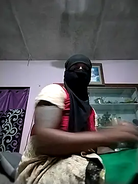 Snapshot of Ladycross chatting on February 26, 2026, 5:35 pm Ladycross online show from February 26, 2026, 5:35 pm