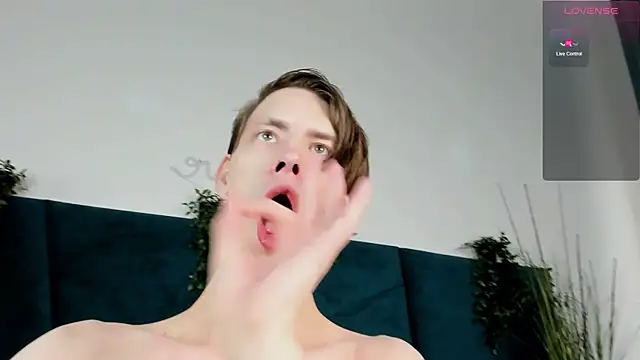 Snapshot of Erick_Wilson chatting on October 19, 2025, 9:23 am Erick Wilson online show from October 19, 2025, 9:23 am