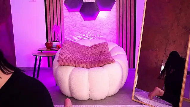 SashaLorrenz online show from March 28, 2026, 5:52 am