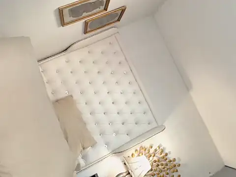 camillejoson online show from March 28, 2026, 3:51 am