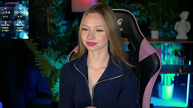 Snapshot of SweetDaisy_me chatting on February 22, 2026, 8:17 am SweetDaisy me online show from February 22, 2026, 8:17 am