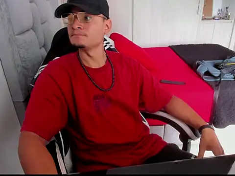 Snapshot of FredericSloan chatting on February 22, 2026, 4:52 pm FredericSloan online show from February 22, 2026, 4:52 pm