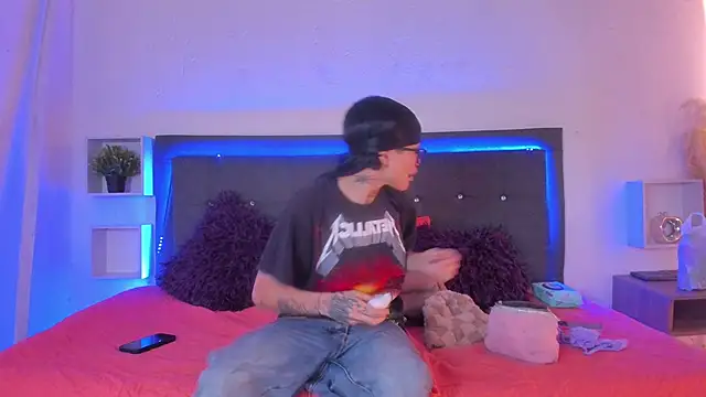 Ale cuzz online show from March 26, 2026, 3:43 pm