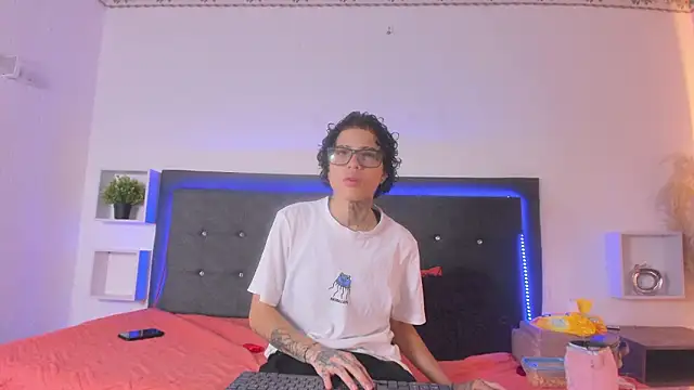 Ale cuzz online show from March 17, 2026, 2:53 pm