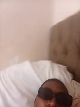 Snapshot of Leroyhotess chatting on February 14, 2026, 10:15 am Leroyhotess online show from February 14, 2026, 10:15 am