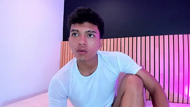 jhoystrong  online show from March 1, 2026, 2:06 pm