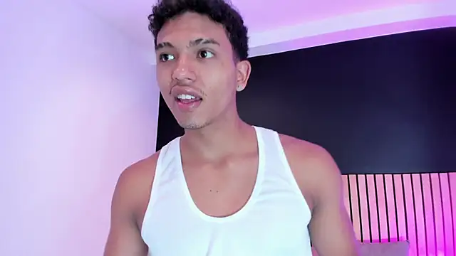 jhoystrong  online show from March 3, 2026, 7:32 pm