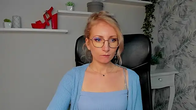 CinderellaMoon online show from March 16, 2026, 6:28 am