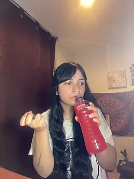 Snapshot of Abril_Thompson221 chatting on June 1, 2026, 12:33 am Abril Thompson221 online show from June 1, 2026, 12:33 am