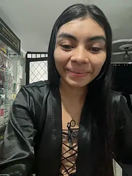 eimmy  skinny online show from May 7, 2026, 8:01 pm