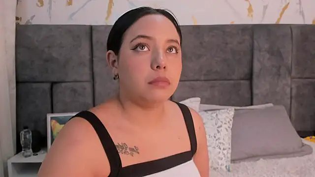 Snapshot of melanie_velle chatting on February 21, 2026, 3:19 am melanie velle online show from February 21, 2026, 3:19 am