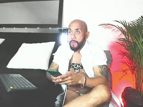 Snapshot of King_bear_25 chatting on February 26, 2026, 1:49 am King bear 25 online show from February 26, 2026, 1:49 am