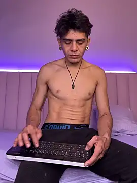 abrilandjulian online show from March 19, 2026, 12:05 pm