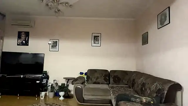 Snapshot of PinkTraible chatting on February 28, 2026, 11:21 am PinkTraible online show from February 28, 2026, 11:21 am