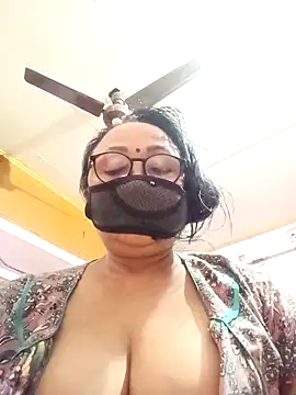 Hot-Mou11 online show from April 1, 2026, 8:04 am