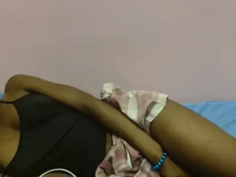 Snapshot of Sexybee01 chatting on February 20, 2026, 11:28 pm Sexybee01 online show from February 20, 2026, 11:28 pm