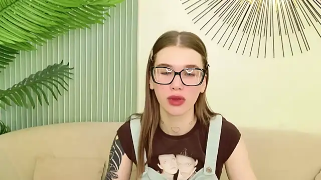 Snapshot of Hana_Watt chatting on March 13, 2026, 5:56 am Hana Watt online show from March 13, 2026, 5:56 am