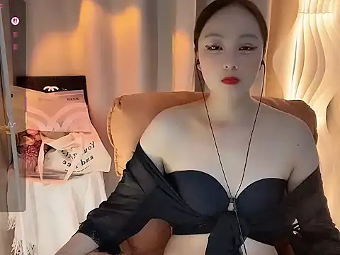 Snapshot of Lydia-668 chatting on February 17, 2026, 3:37 am Lydia-668 online show from February 17, 2026, 3:37 am