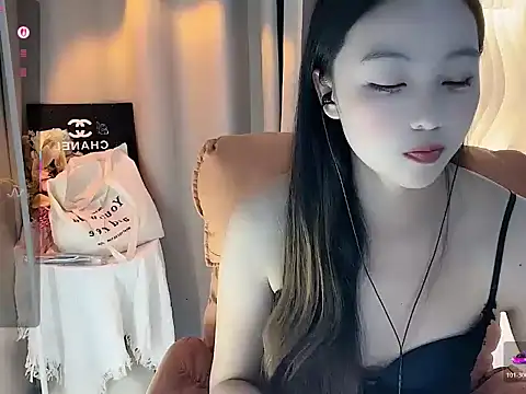 Snapshot of Lydia-668 chatting on February 18, 2026, 3:37 am Lydia-668 online show from February 18, 2026, 3:37 am