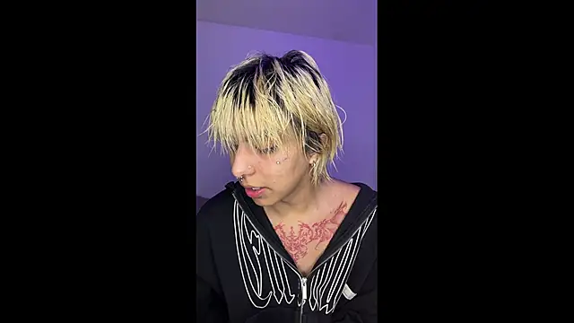 Snapshot of prince_oliverr chatting on April 4, 2026, 2:18 am prince oliverr online show from April 4, 2026, 2:18 am