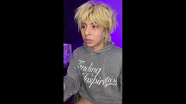 Snapshot of prince_oliverr chatting on April 3, 2026, 5:03 am prince oliverr online show from April 3, 2026, 5:03 am