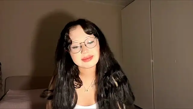 KateGlowee online show from February 21, 2026, 3:03 pm