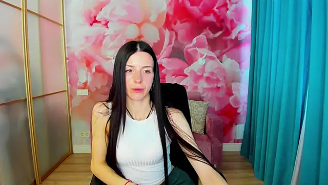 NoirDiva online show from May 5, 2026, 5:54 am