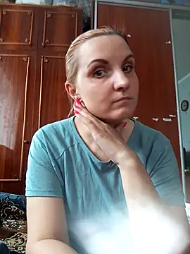 SusanGold9211 online show from April 3, 2026, 10:43 am