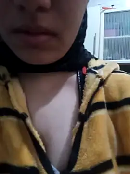 Snapshot of hend2u chatting on February 14, 2026, 10:04 am hend2u online show from February 14, 2026, 10:04 am