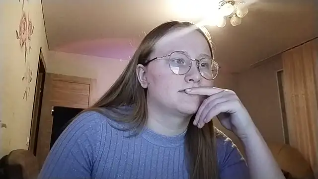 AnikaLipps online show from April 13, 2026, 11:20 pm