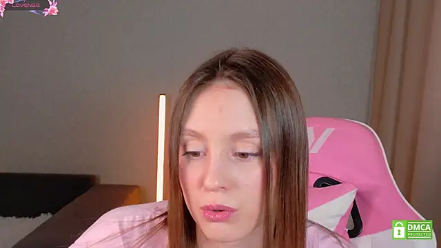 KateNickson online show from April 18, 2026, 5:21 am