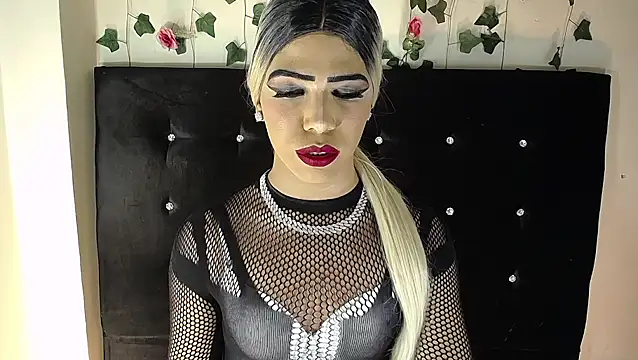 Snapshot of Kristal_Queen01 chatting on May 17, 2026, 8:03 am Kristal Queen01 online show from May 17, 2026, 8:03 am