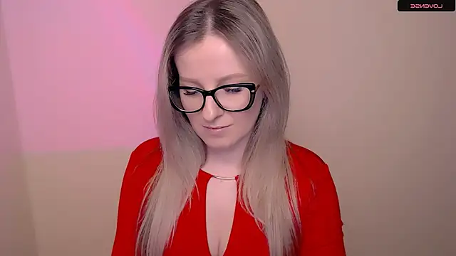 AnnePeach online show from April 17, 2026, 4:21 pm