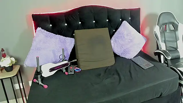 Ivy Heat online show from April 11, 2026, 1:57 am