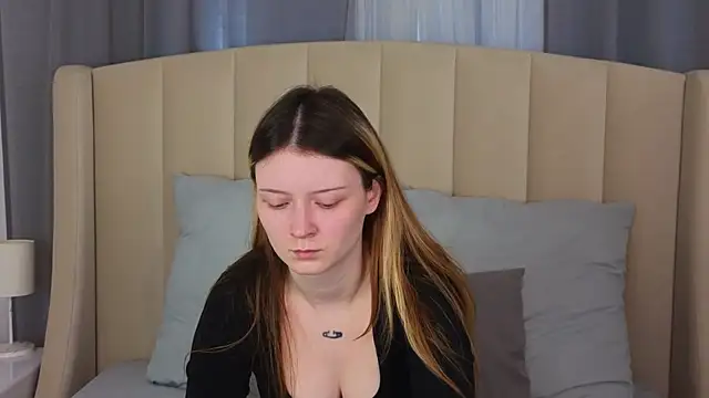 AlyssFrost online show from July 14, 2026, 2:05 am