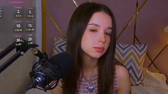 Snapshot of LanaLedger chatting on February 17, 2026, 11:07 am LanaLedger online show from February 17, 2026, 11:07 am