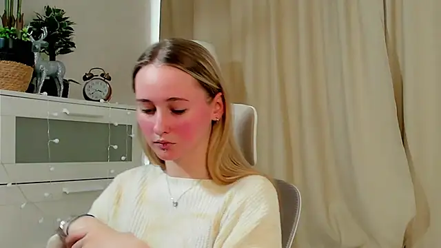 Snapshot of TraceeRebollar chatting on February 17, 2026, 11:18 am TraceeRebollar online show from February 17, 2026, 11:18 am