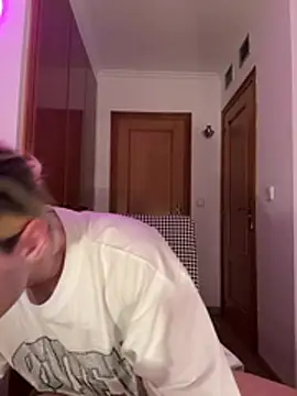 YourFavouriteTwink online show from February 19, 2026, 9:56 pm