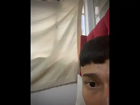 Snapshot of glopetitooo chatting on February 15, 2026, 5:34 pm glopetitooo online show from February 15, 2026, 5:34 pm