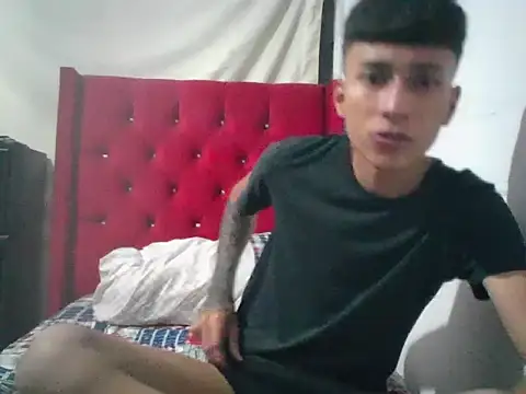 Snapshot of glopetitooo chatting on March 3, 2026, 8:21 am glopetitooo online show from March 3, 2026, 8:21 am