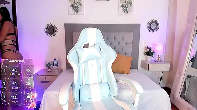 julietha Vega online show from March 13, 2026, 6:24 pm