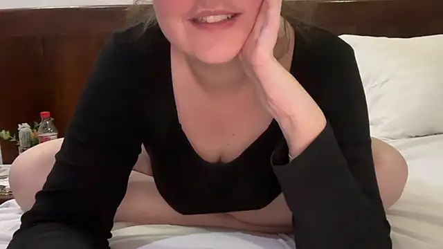 Snapshot of Ewelinababy chatting on May 5, 2026, 10:13 pm Ewelinababy online show from May 5, 2026, 10:13 pm