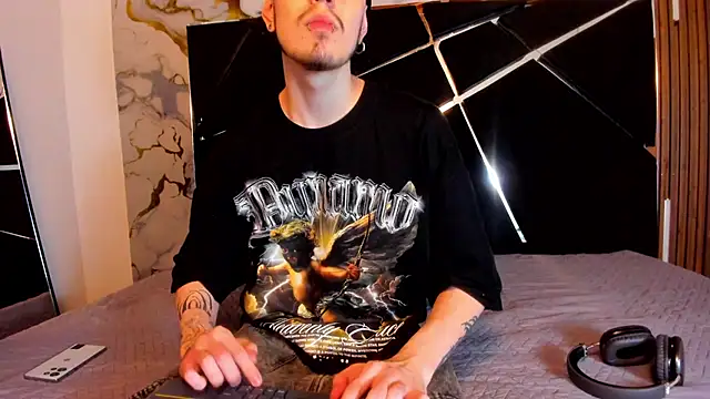 Couple In Heat online show from April 11, 2026, 7:50 pm