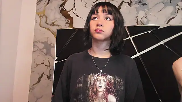 Couple In Heat online show from April 17, 2026, 8:33 pm