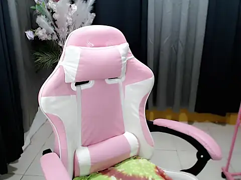 HoneyAfterDark  online show from April 8, 2026, 2:02 am