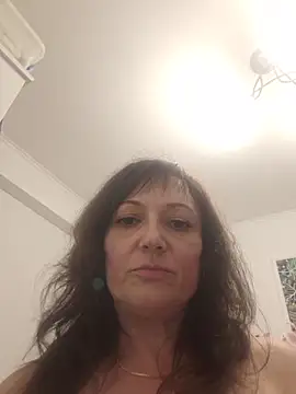 SaraGina online show from April 1, 2026, 8:50 pm