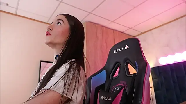 LucyDeLuca online show from February 26, 2026, 7:52 am