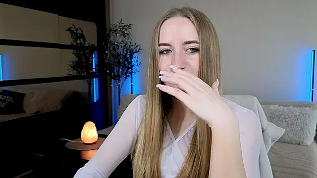 Oxy Foxie online show from June 8, 2026, 1:55 pm