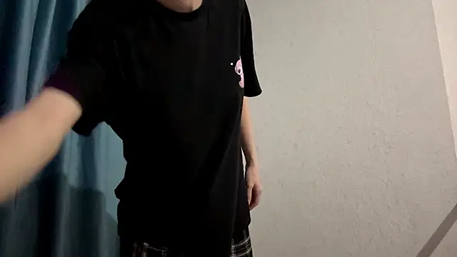 Snapshot of StaticBliss chatting on March 3, 2026, 6:15 pm StaticBliss online show from March 3, 2026, 6:15 pm