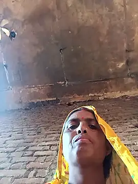 Snapshot of Hot_re83 chatting on March 2, 2026, 7:15 am Hot re83 online show from March 2, 2026, 7:15 am